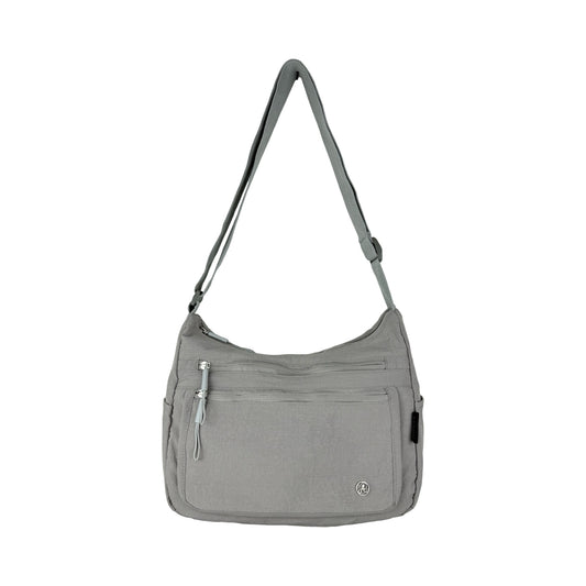 Forfra billede af Asta skuldertaske i lysegrå – viser design og detaljer