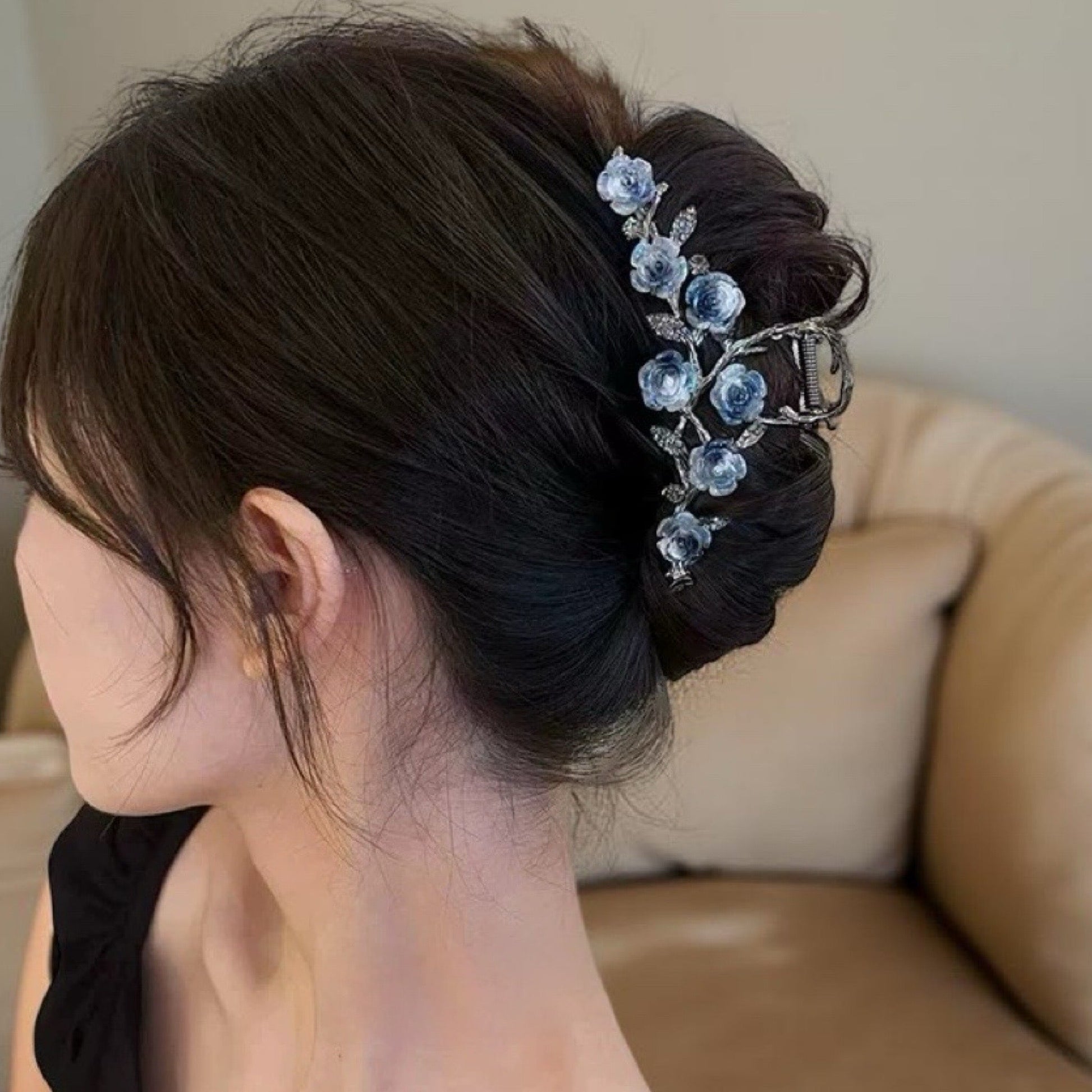 Sølv hårklemme med blå blomster | MAS SELECTION