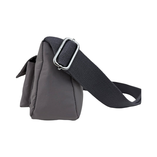 Sidebillede af Helena skuldertaske i grå – fremhæver taskens dybde og form