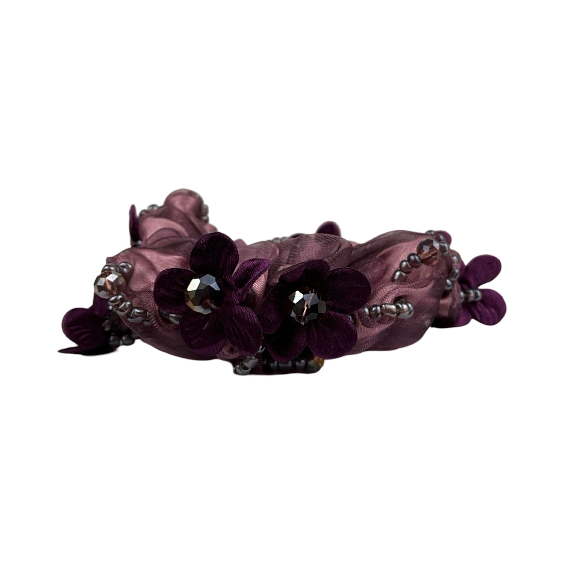 Elegant Scrunchie med Blomster og Sten Rundt Omkring Lilla| MAS SELECTION