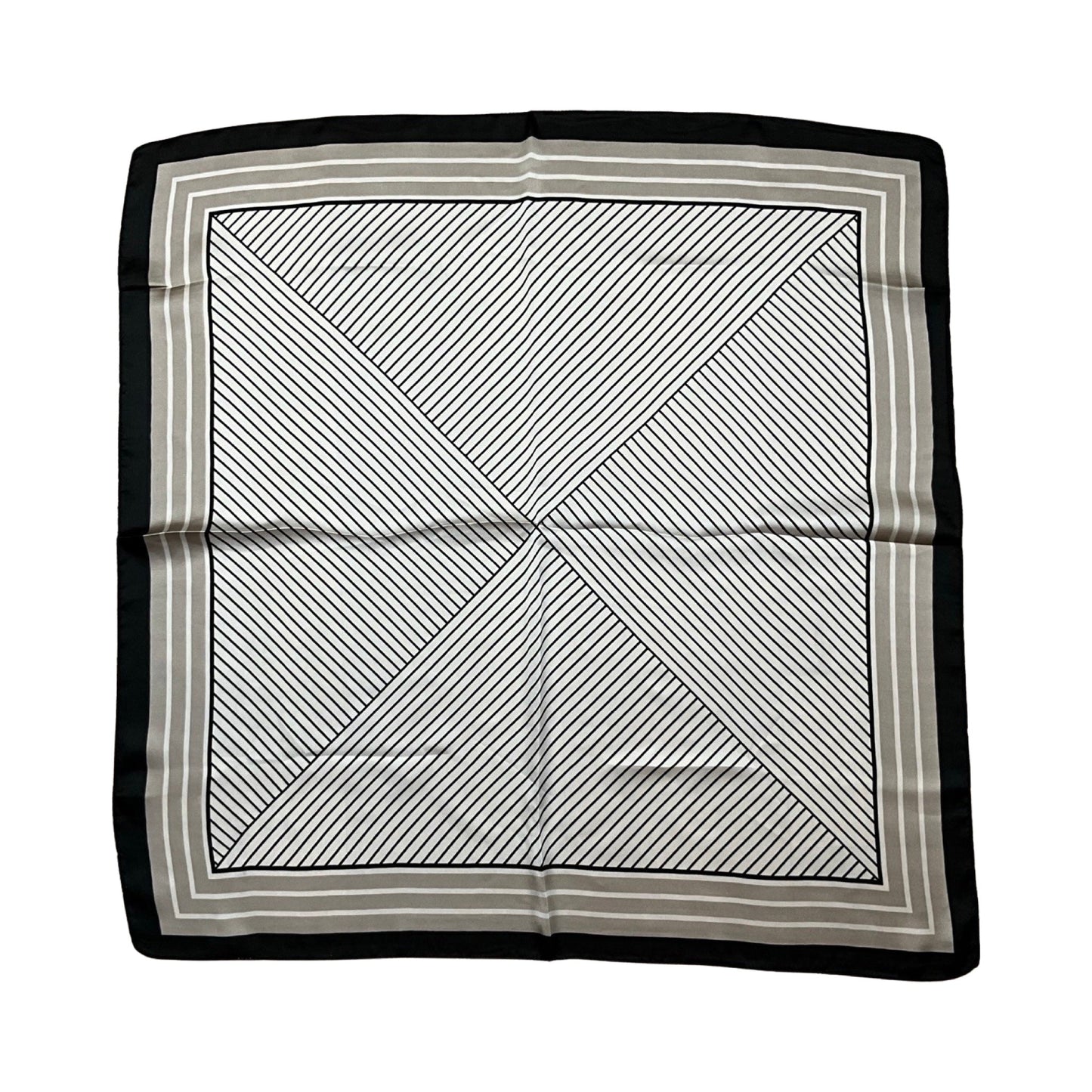 Satin tørklæde i stribet print med sort, creme og grå| MAS SELECTION