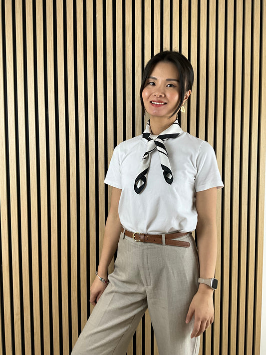 Satin Tørklæde med Grafisk Design