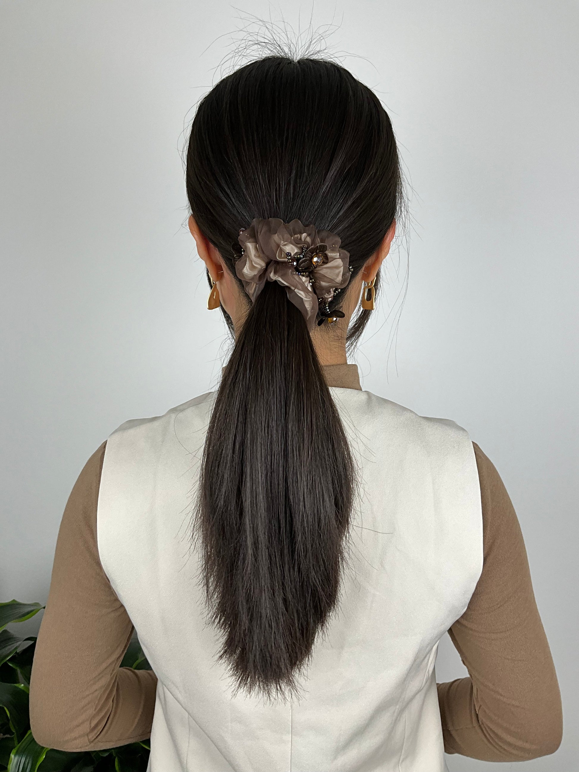 Elegant Scrunchie med Blomster og Sten Rundt Omkring Lilla| MAS SELECTION