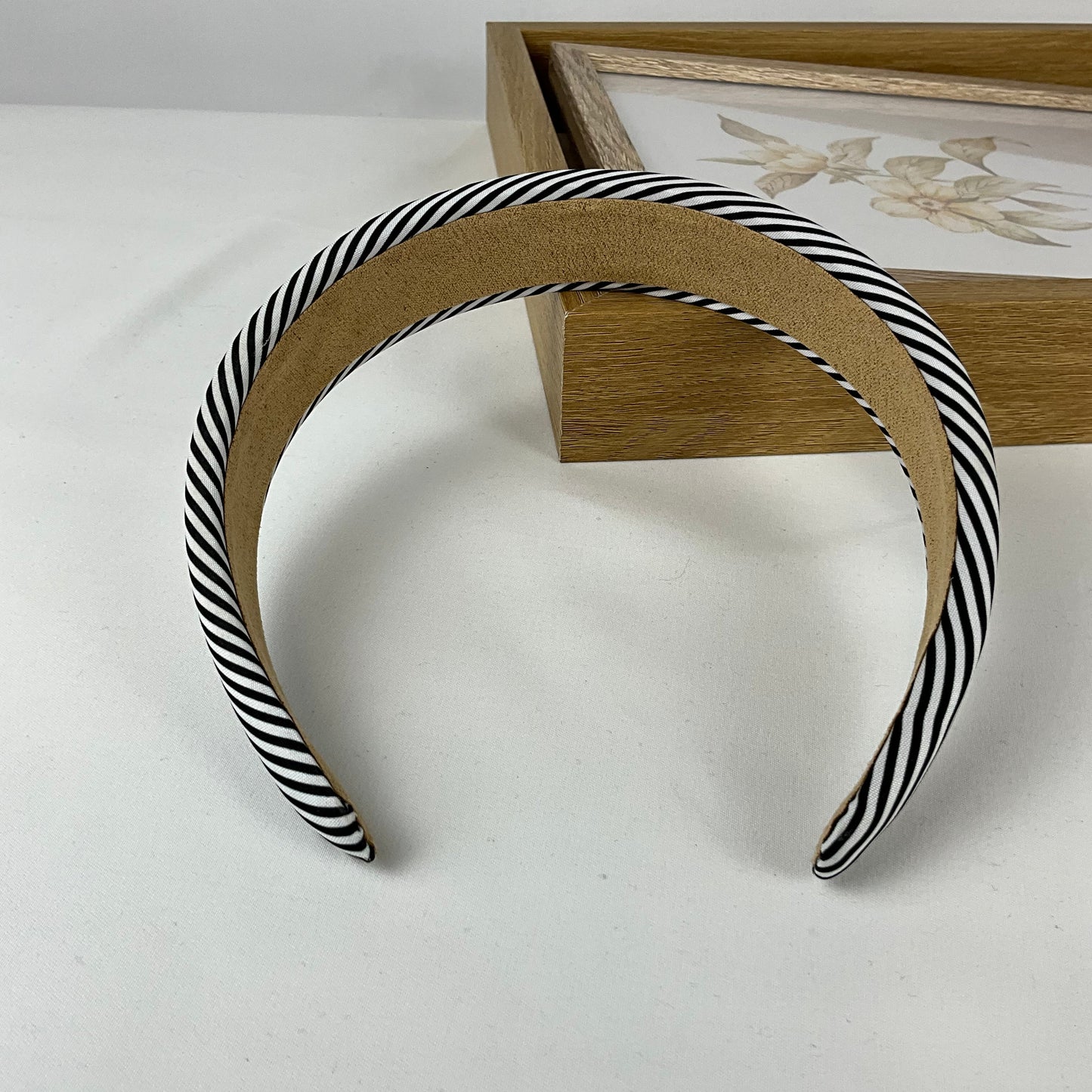 Hårbøjle hvide og sorte striber| MAS SELECTION