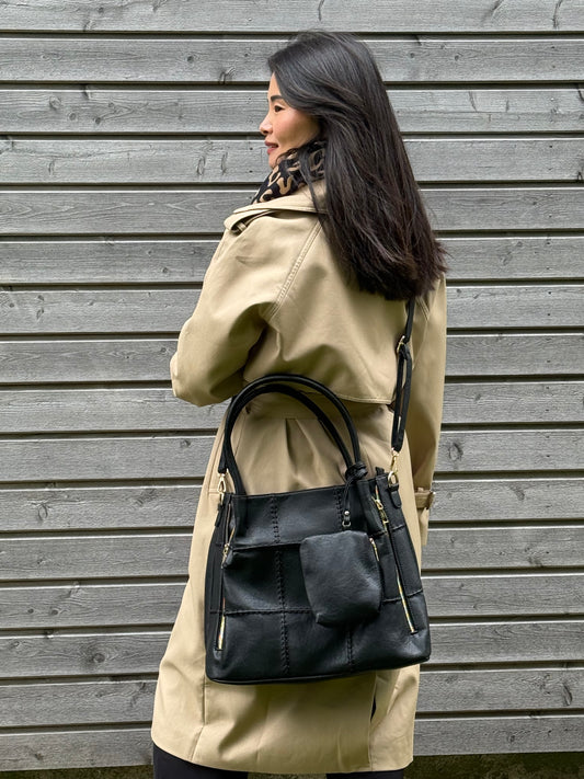 Model iført Veronica Tote Taske i sort fra MAS SELECTION som crossbody