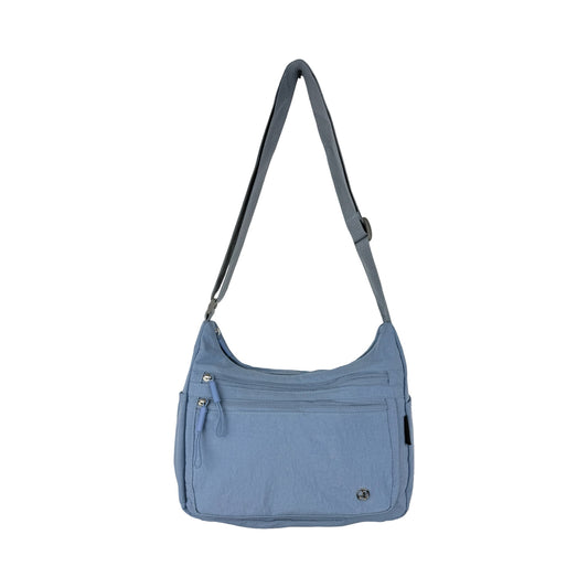 Forfra billede af Asta skuldertaske i lyseblå – viser design og detaljer