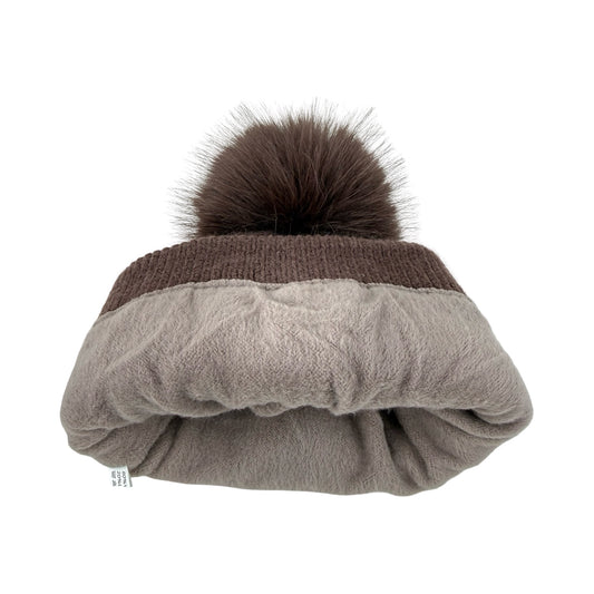 Strikket Hue med Fleece-for og Pompon i Brun