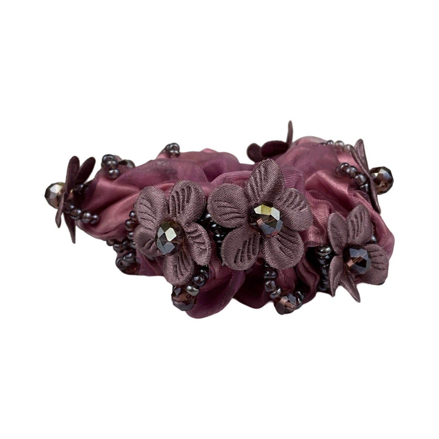 Elegant Scrunchie med Blomster og Sten Rundt Omkring Lyselilla