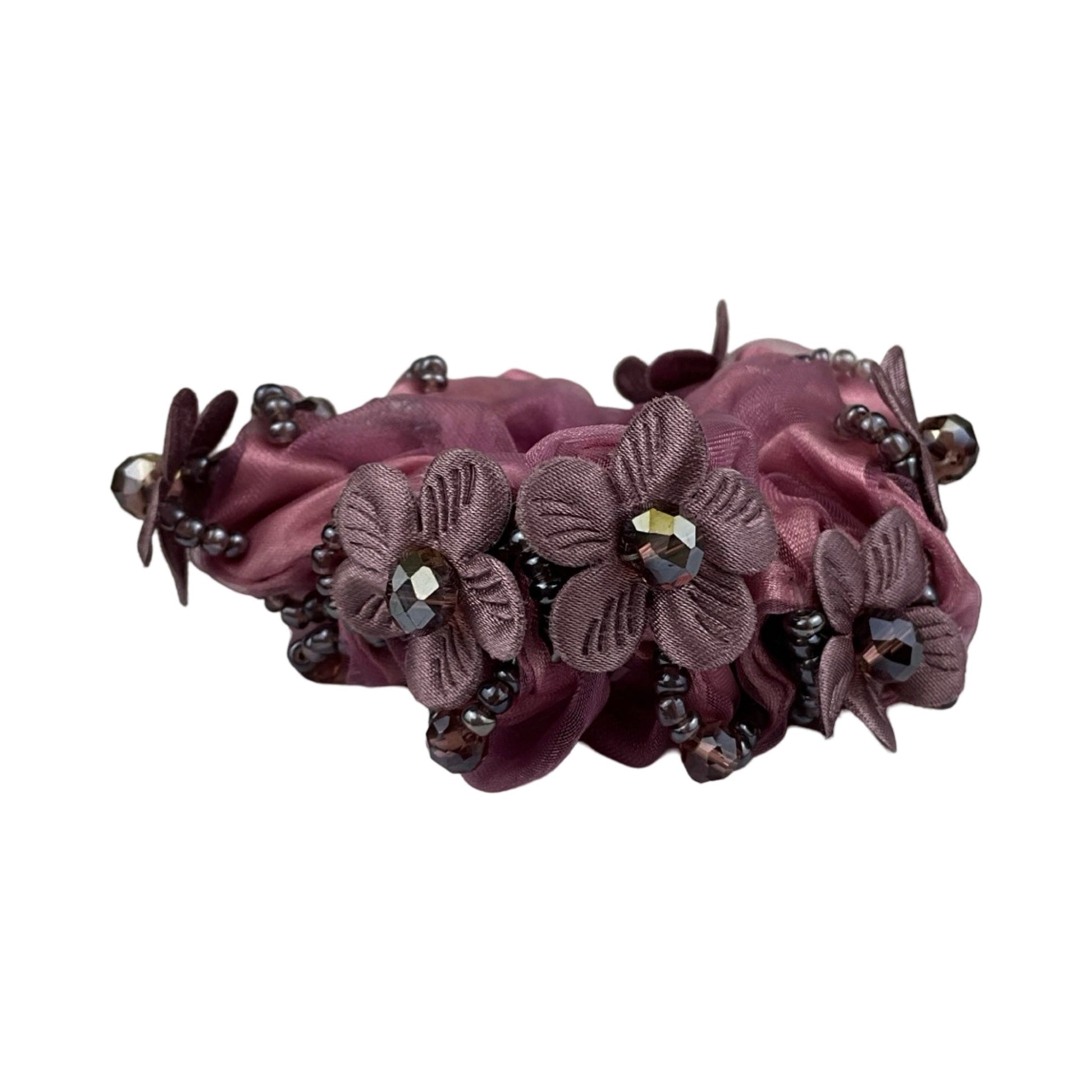 Elegant Scrunchie med Blomster og Sten Rundt Omkring Lyselilla| MAS SELECTION