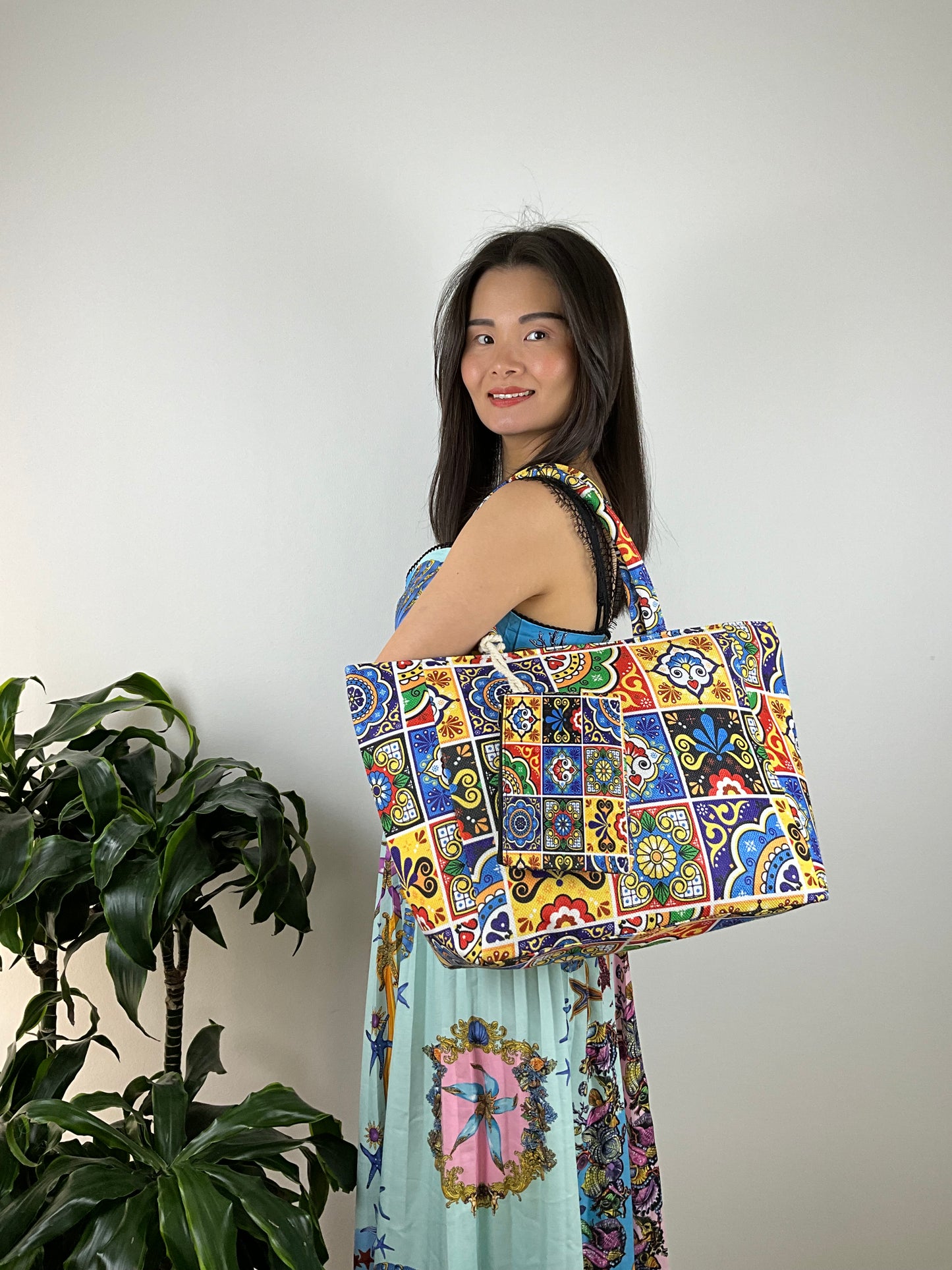 Mellemstor Shopper med Spraglet Print