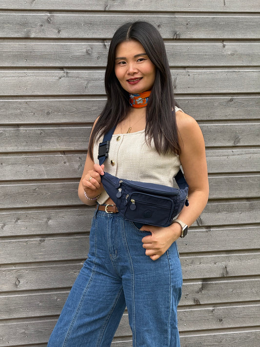 Anna Bæltetaske i Mørkeblå