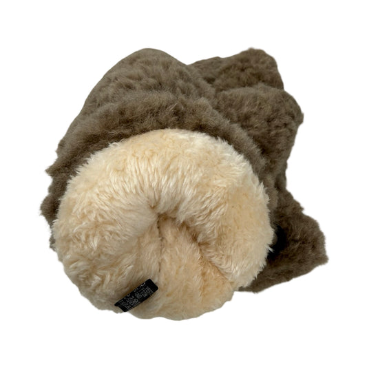 Indersiden af de fluffy og varme kaffebrune luffer fra MAS SELECTION – viser det bløde fór