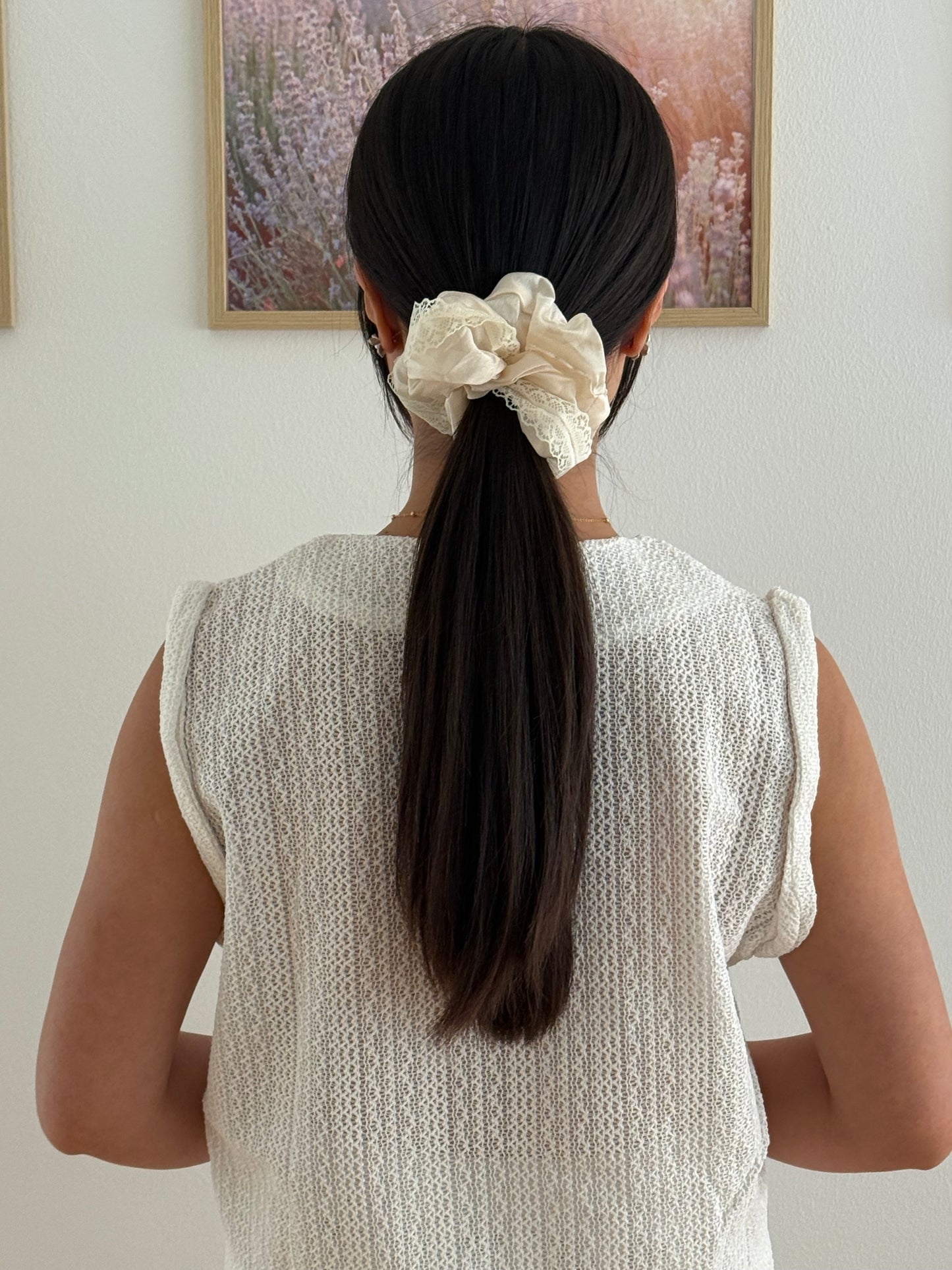 Stor Scrunchie med Blonde i Sort