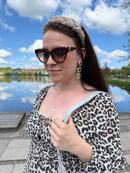 Anna Solbriller i Brun