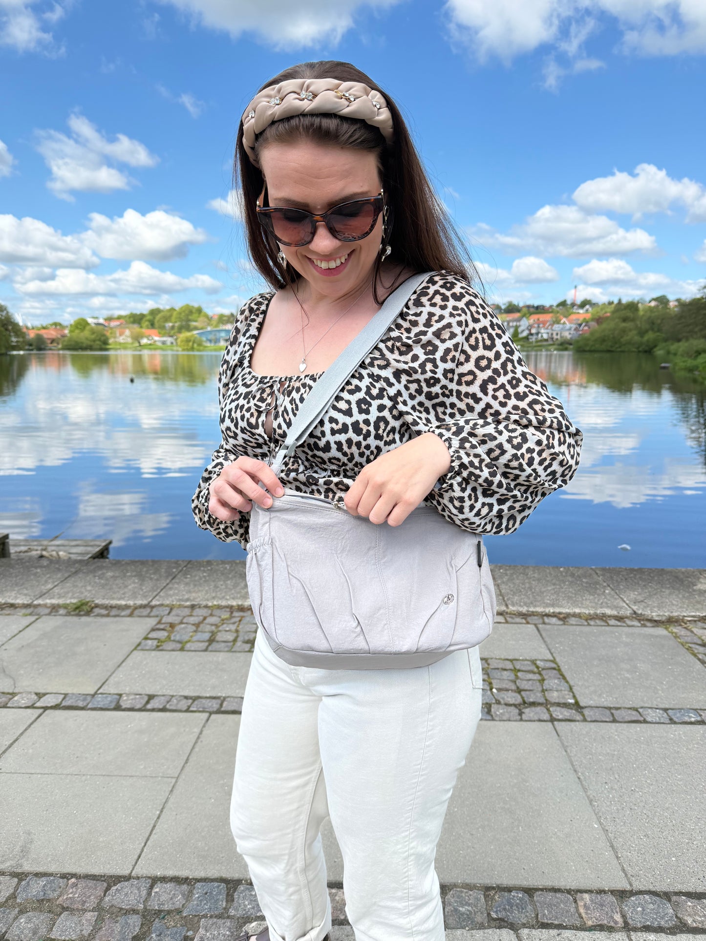 Sofia Skuldertaske i Grå