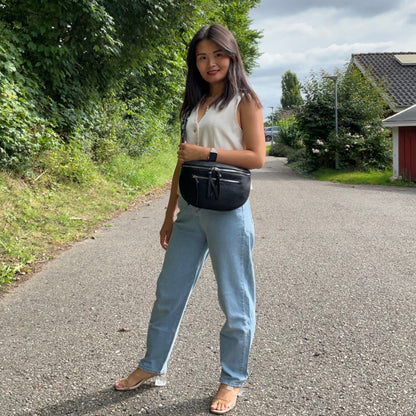 Model med MAS SELECTION MS Bumbag i sort forside