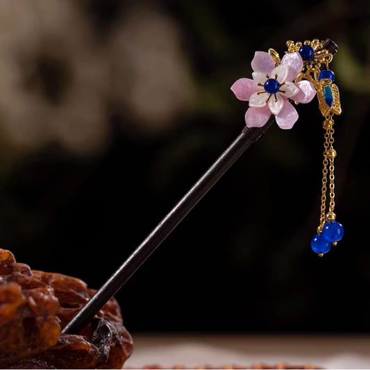 Elegant hårnål med lyserøde blomster og blå perler