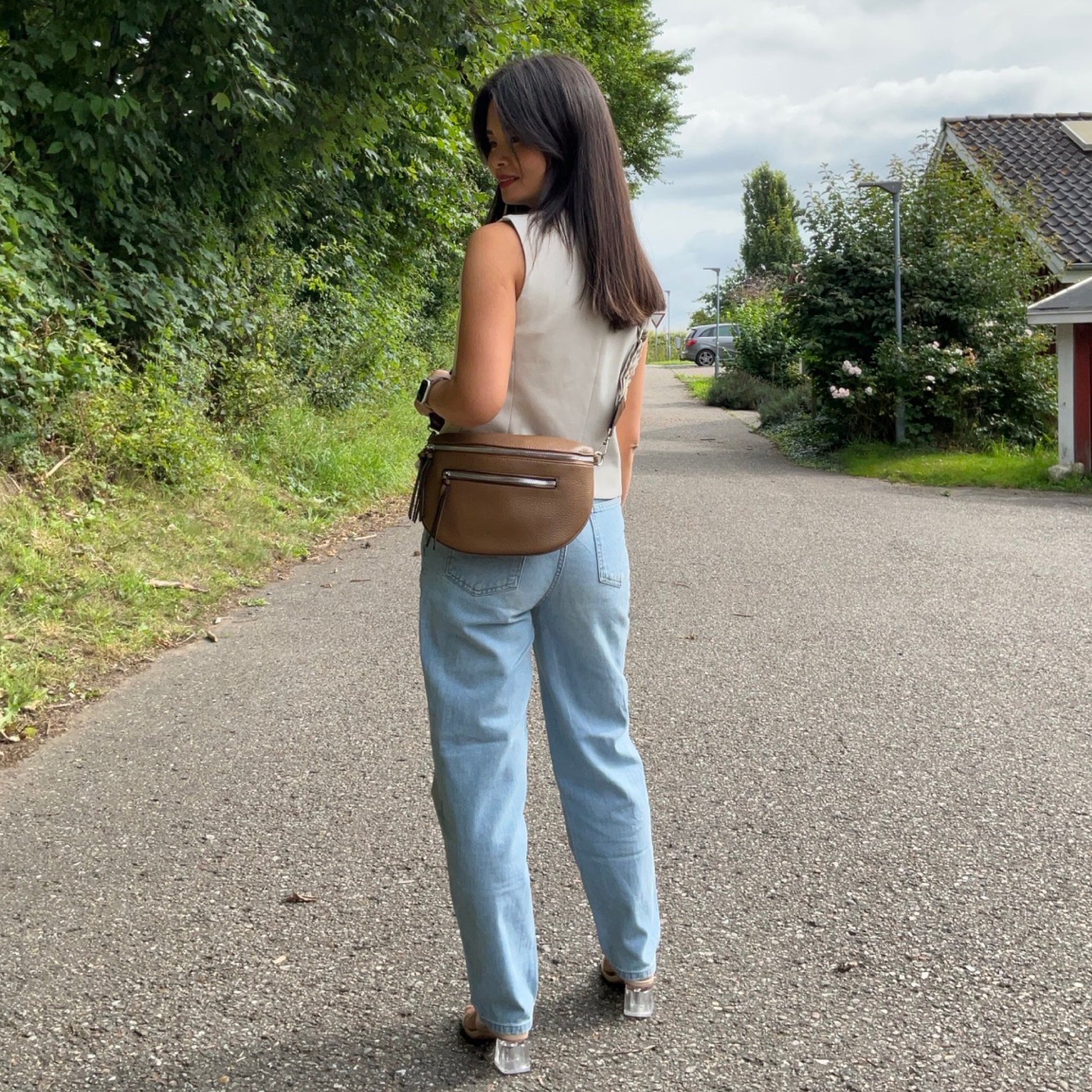 Model med MAS SELECTION MS Bumbag bagside Mudderfarve