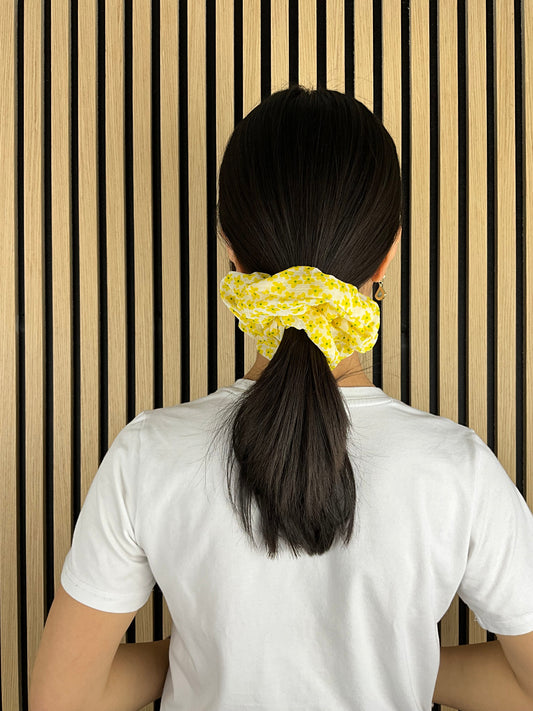 Stor Scrunchie Blomsterprint Gul| MAS SELECTION