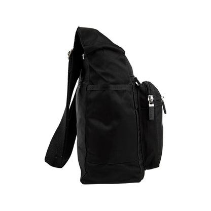 MS Klassisk Crossbody Skuldertaske i sort – sidebillede af tasken