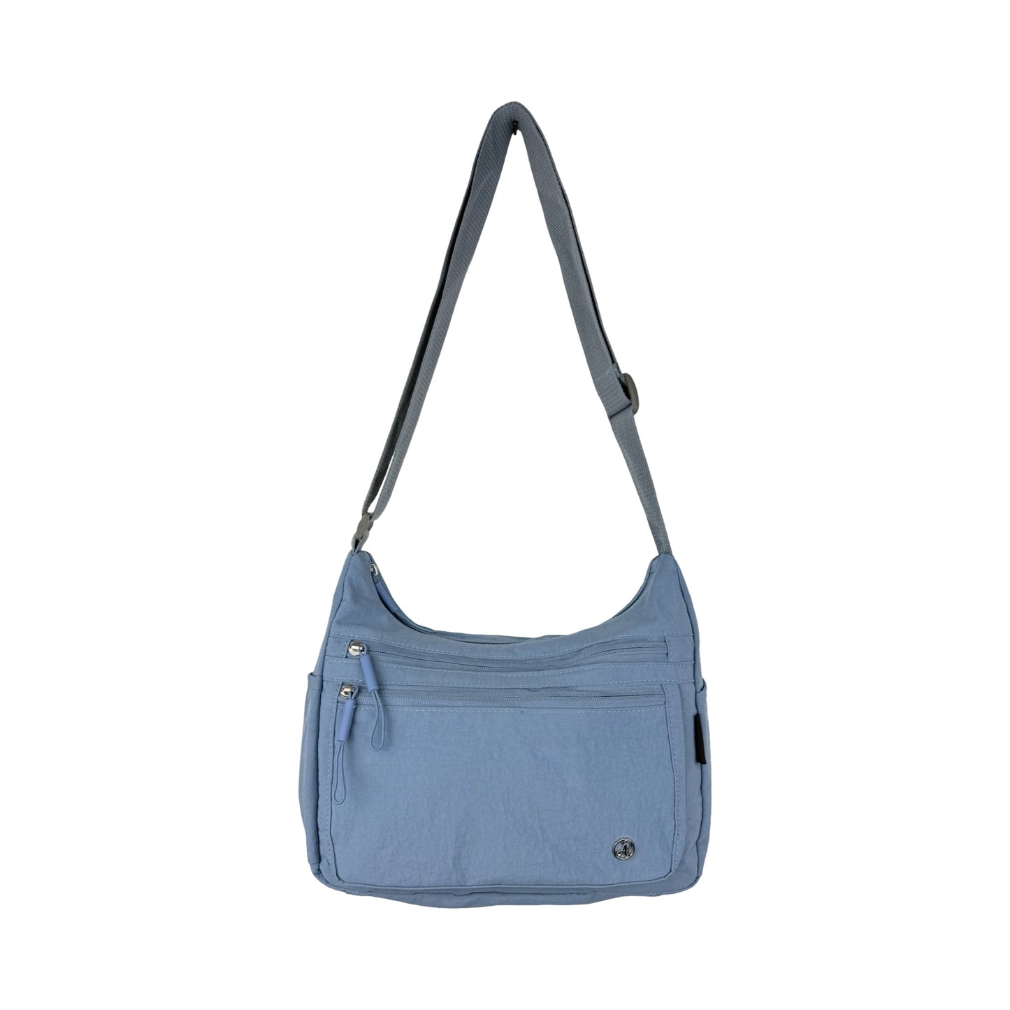 Forfra billede af Asta skuldertaske i lyseblå – viser design og detaljer