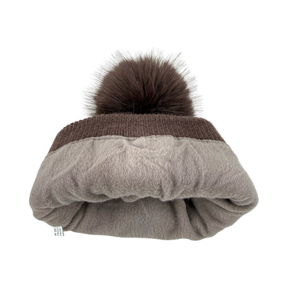 Strikket Hue med Fleece-for og Pompon i Brun