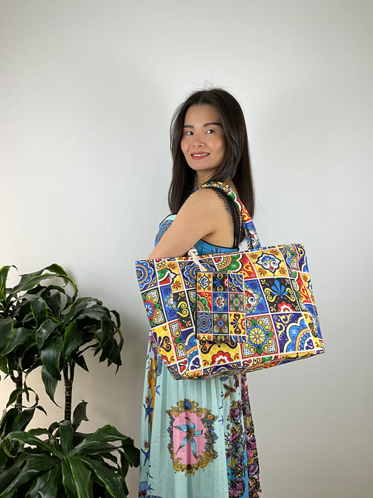 Mellemstor Shopper med Spraglet Print