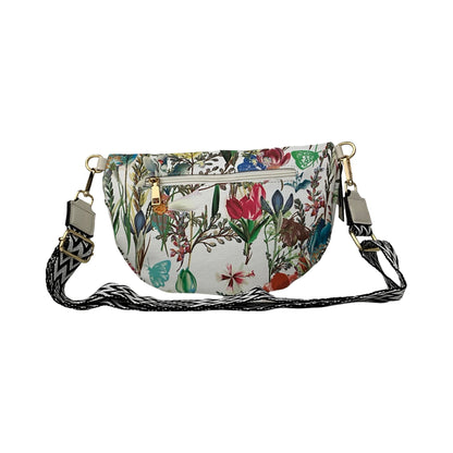 Bagsiden af blomstret bæltetaske / bumbag med beige detaljer – lynlåslomme synlig