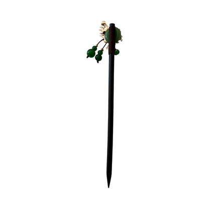 Elegant hårnål med grønne perler og blomsterdetaljer
