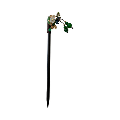 Elegant hårnål med grønne perler og blomsterdetaljer